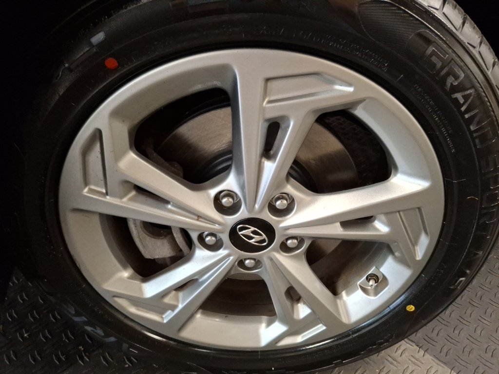Used 2023 Hyundai Kona SEL AWD/4WD image 4