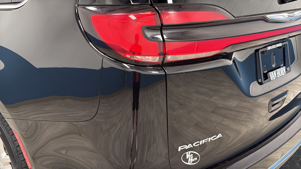 Used 2024 Chrysler Pacifica Touring-L FWD image 39