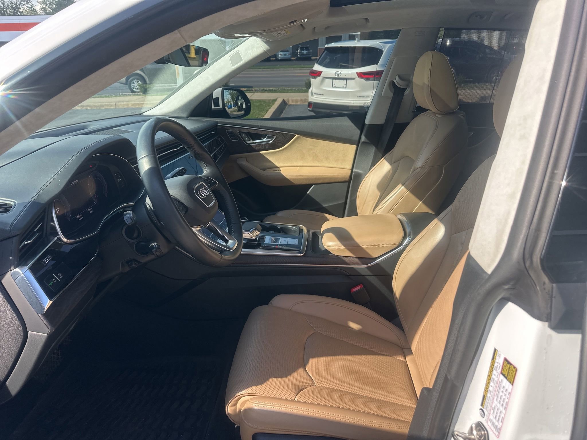 Used 2020 Audi Q8 Prestige w/ Prestige Package image 22