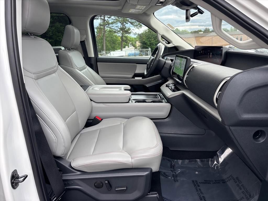 Used 2025 Ford Expedition Max Active AWD/4WD image 14