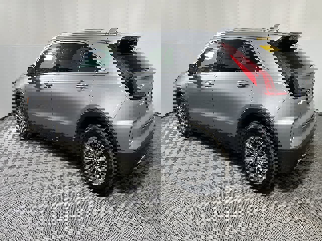 Used 2025 Cadillac XT4 Premium Luxury image 6