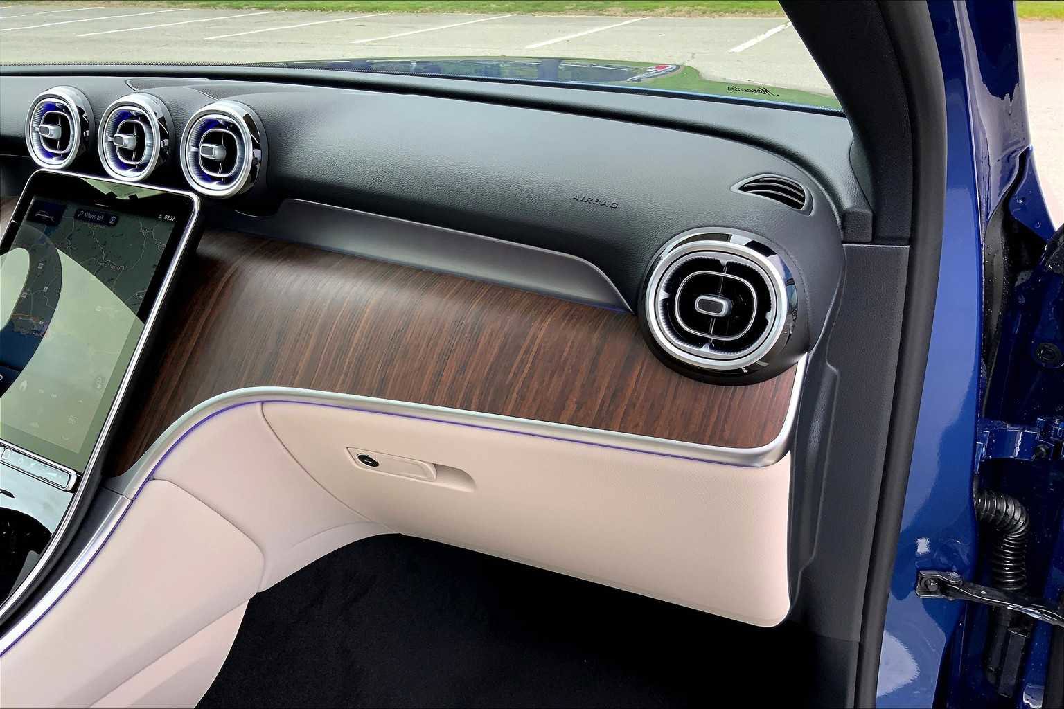 Certified 2025 Mercedes-Benz GLC 300 4MATIC image 10