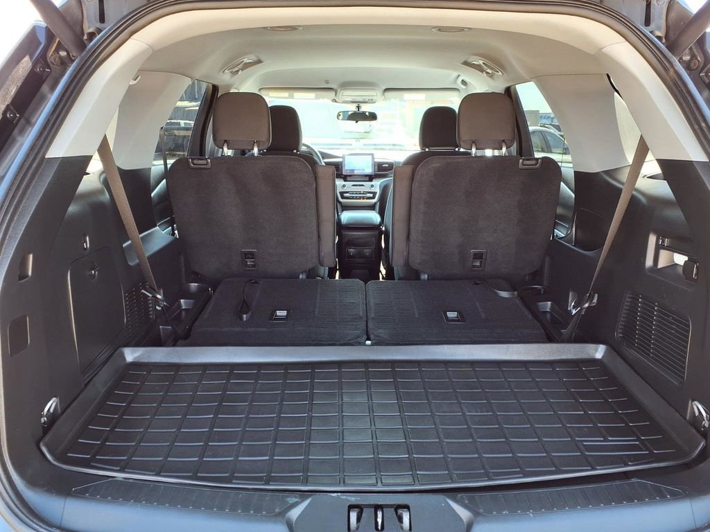 Used 2023 Ford Explorer XLT image 10