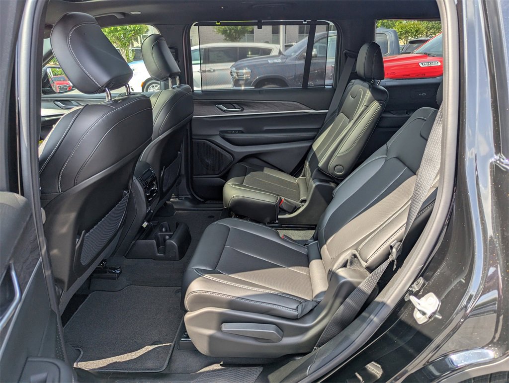 New 2025 Jeep Grand Cherokee L Limited w/ Luxury Tech Group II image 12