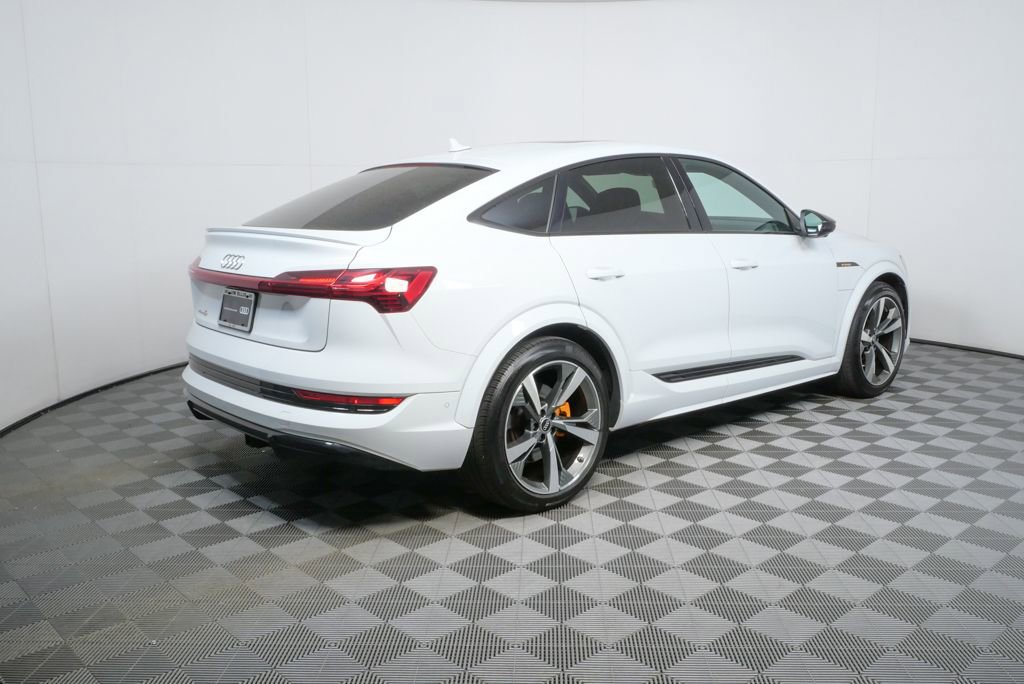 Certified 2022 Audi e-tron S Premium Plus w/ 21" Black Optic Package image 3