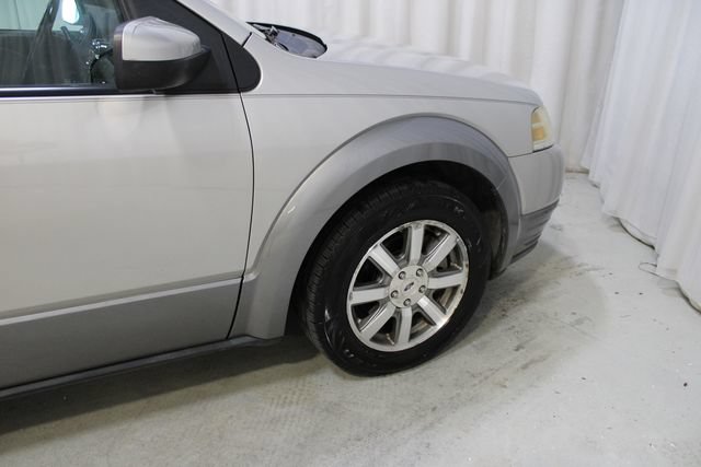 Used 2008 Ford Taurus X SEL FWD image 32