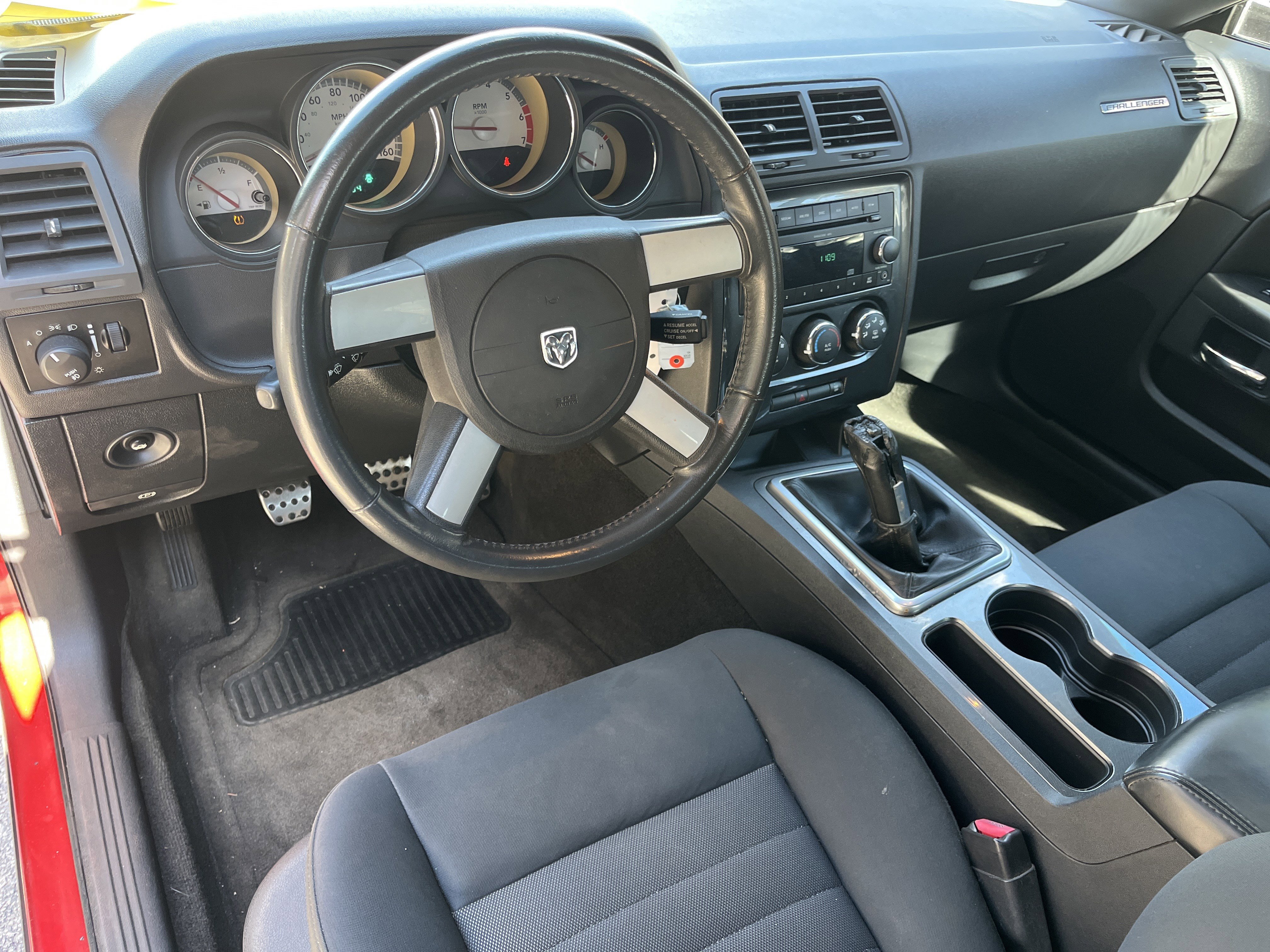 Used 2010 Dodge Challenger R/T image 3