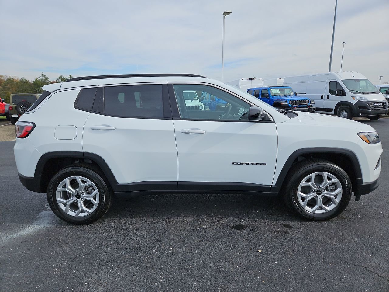 New 2026 Jeep Compass Latitude image 8