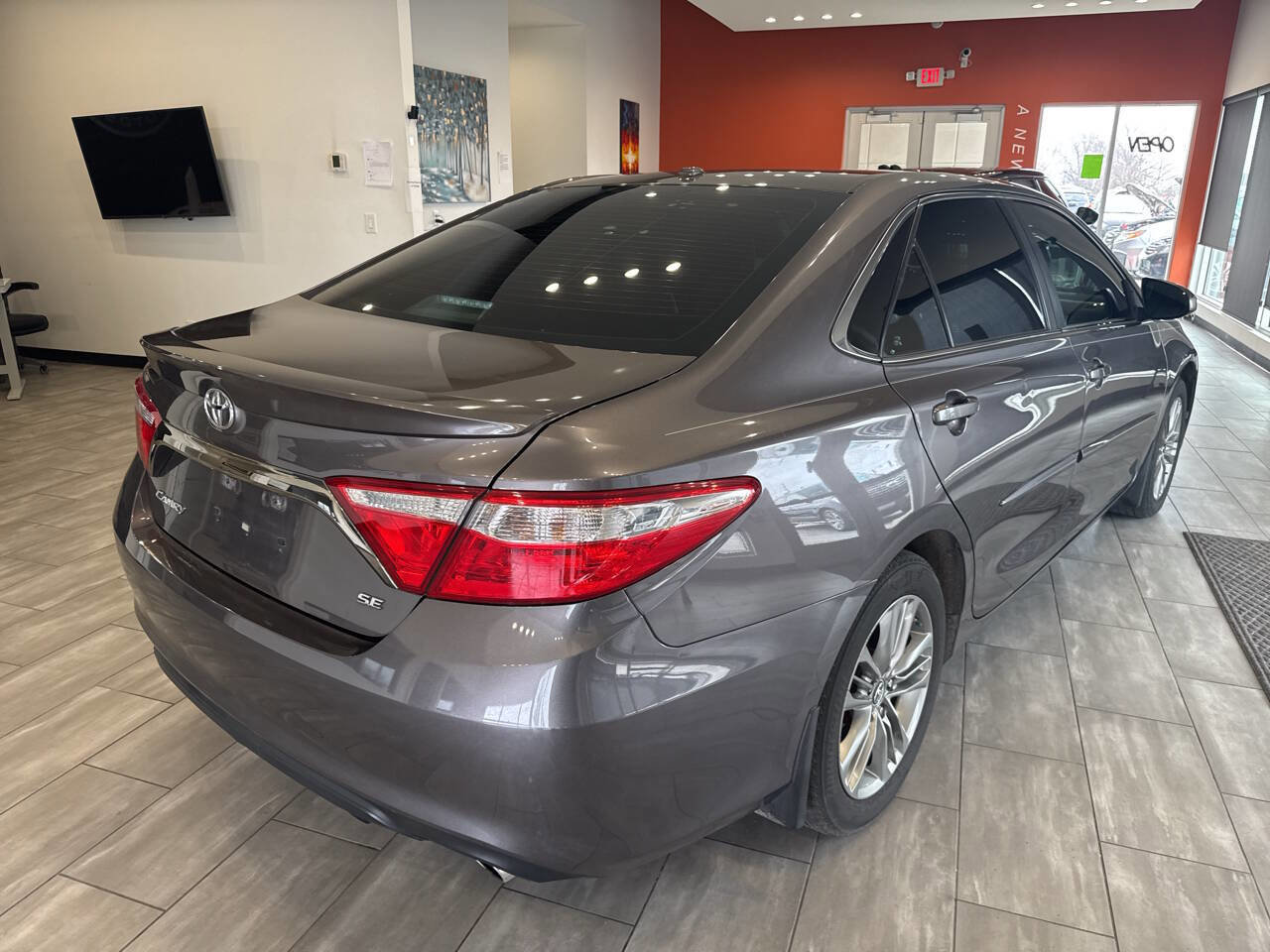 Used 2015 Toyota Camry SE image 12