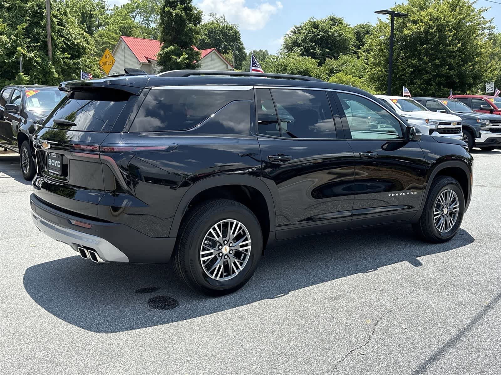 New 2025 Chevrolet Traverse LT FWD image 8
