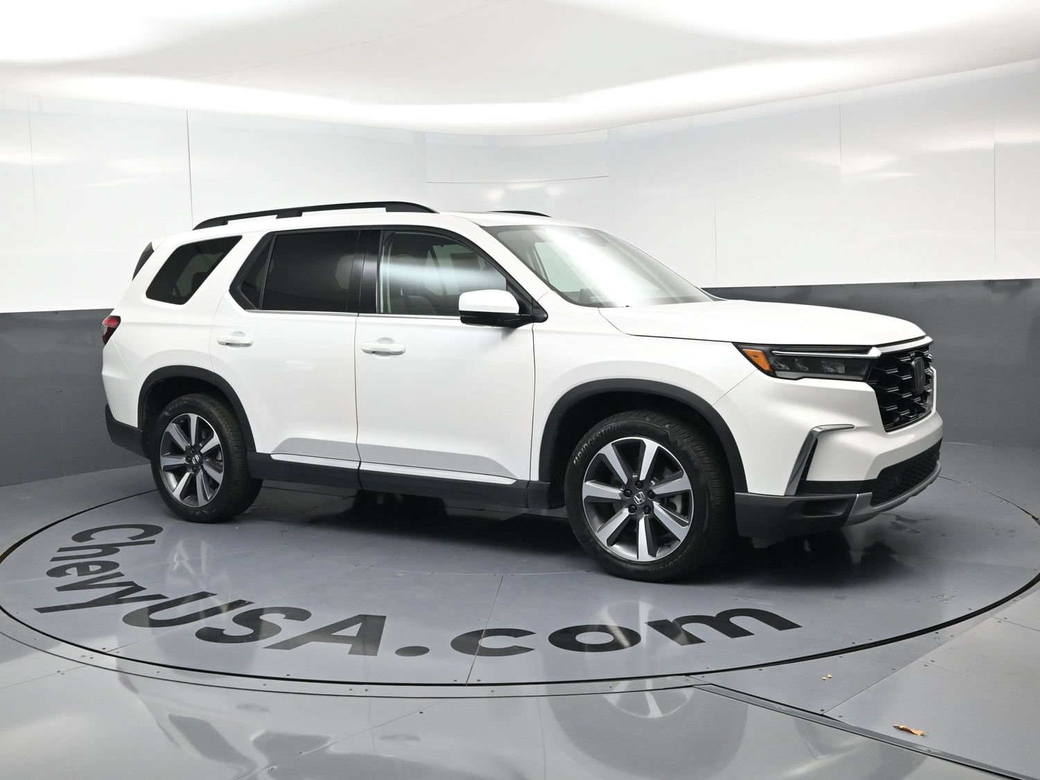 Used 2023 Honda Pilot Touring image 2
