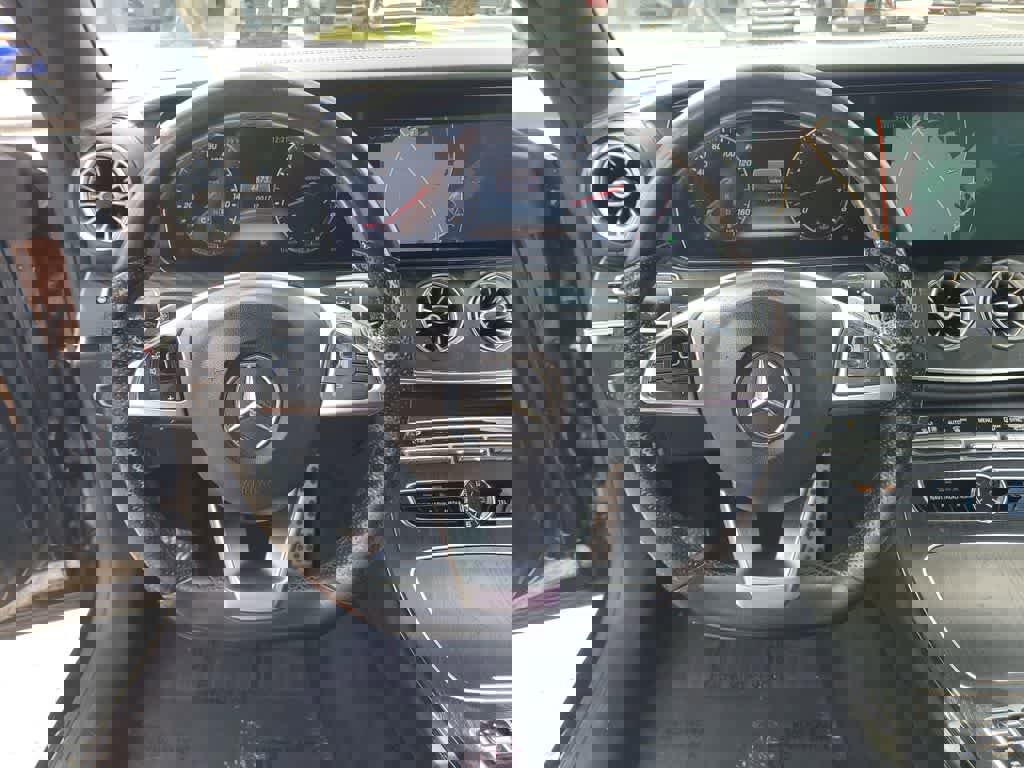 Used 2018 Mercedes-Benz E 400 E 400 image 22