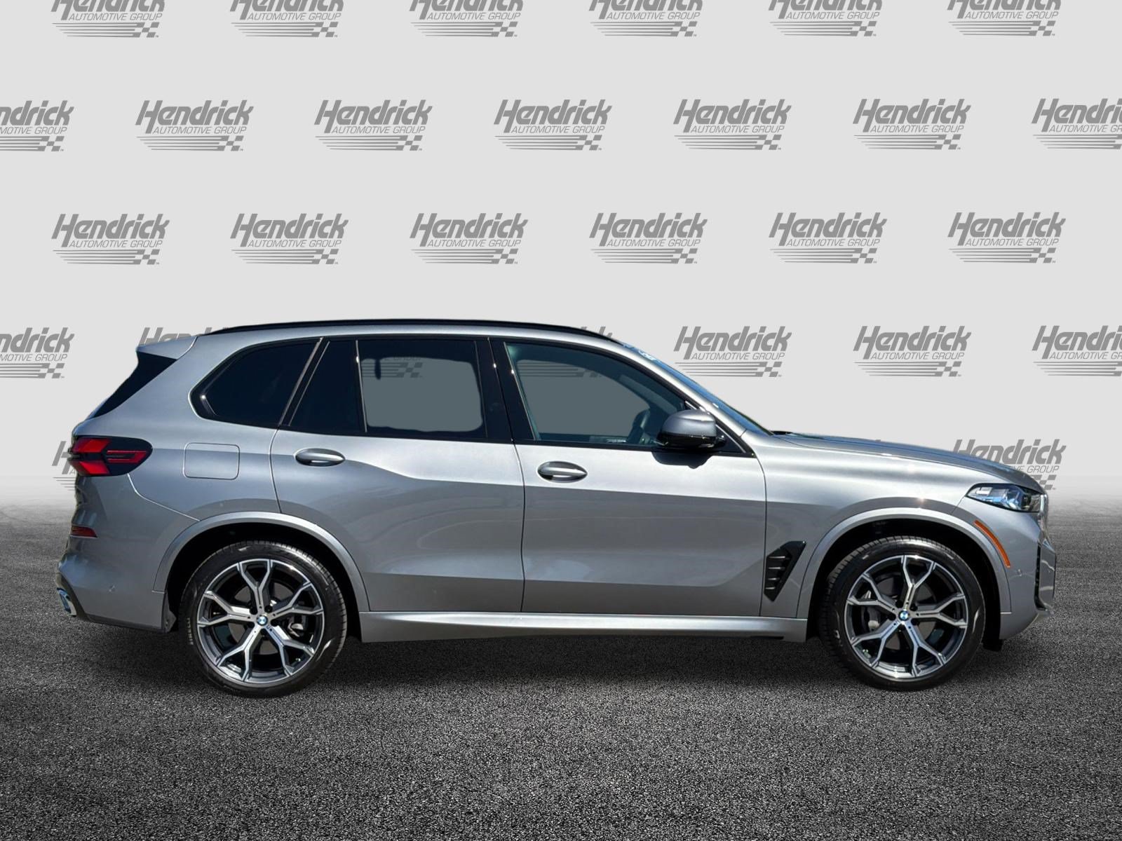 Used 2026 BMW X5 xDrive40i w/ M Sport Package AWD/4WD image 3