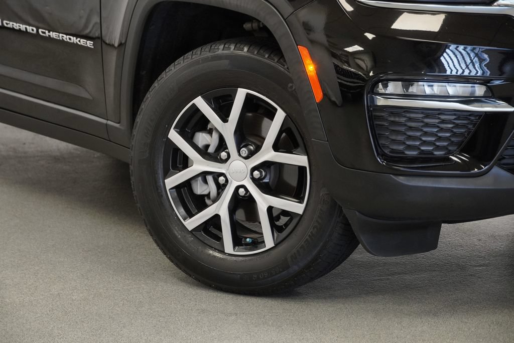 Certified 2024 Jeep Grand Cherokee Limited AWD/4WD image 8