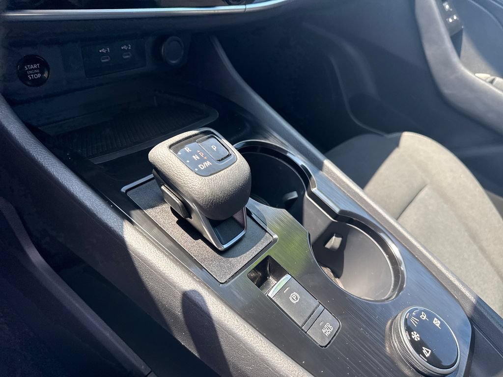 Used 2025 Nissan Rogue S AWD/4WD image 34