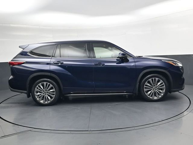 Used 2021 Toyota Highlander Platinum image 3