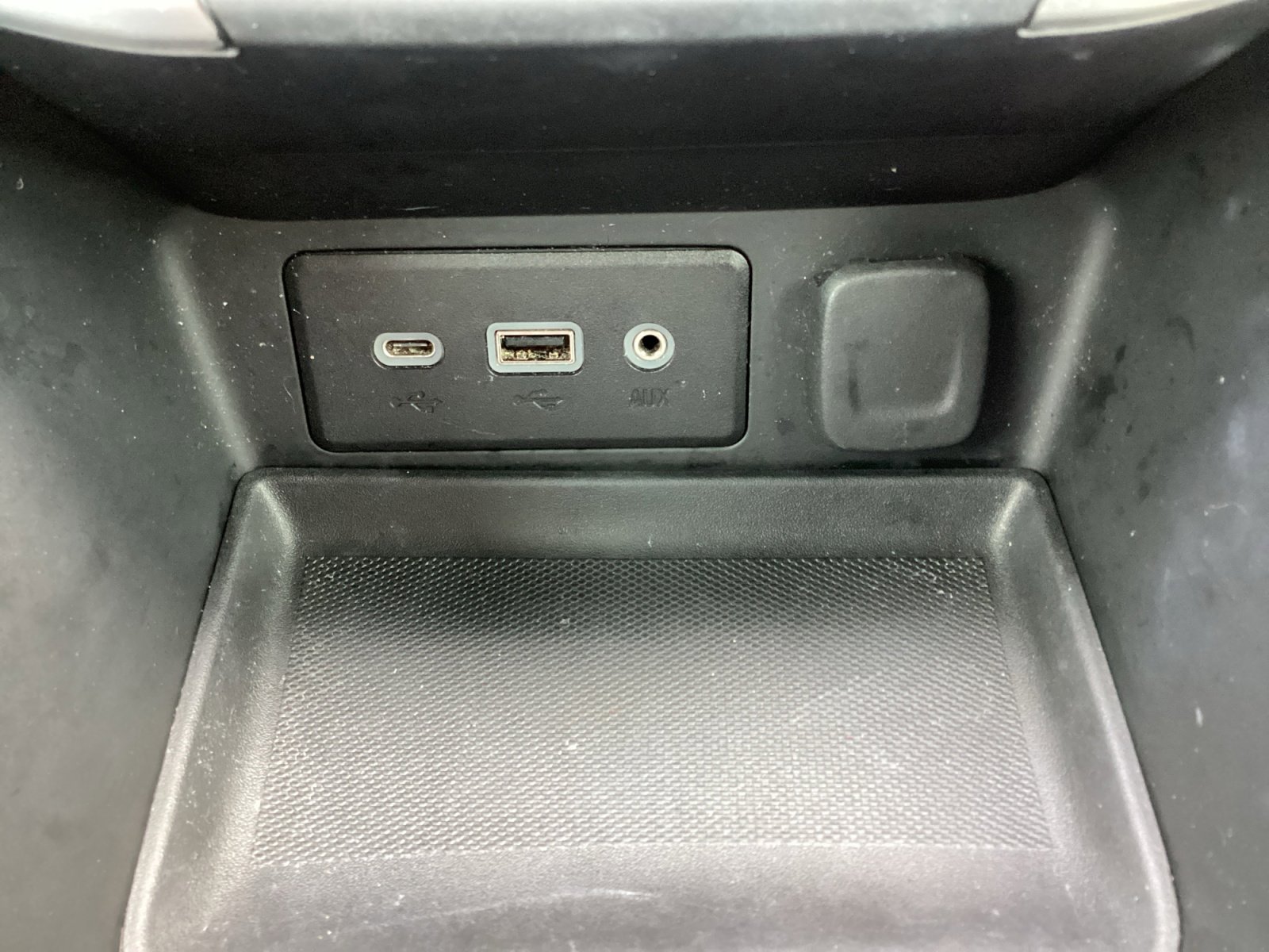 Used 2024 GMC Terrain SLE w/ Elevation Edition image 23