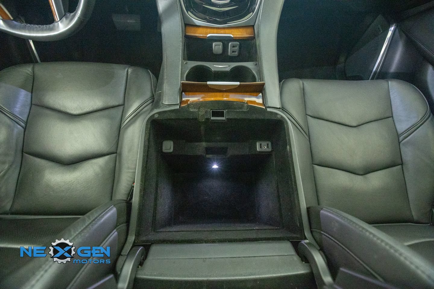 Used 2017 Cadillac Escalade Luxury AWD/4WD image 34