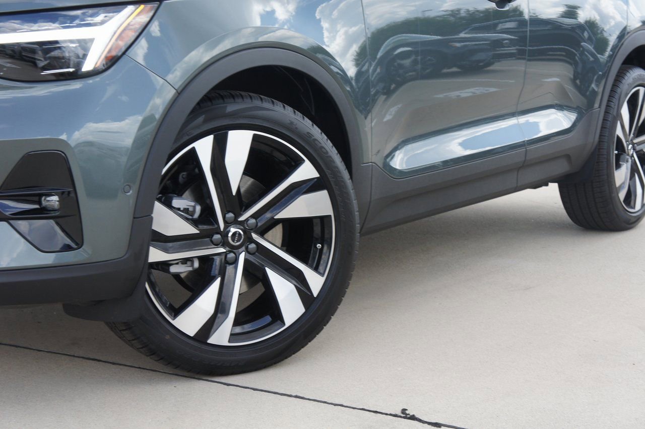 New 2026 Volvo XC40 B5 Plus w/ Protection Package Premier image 6