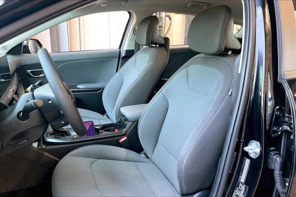 Used 2025 Kia K4 FWD image 3