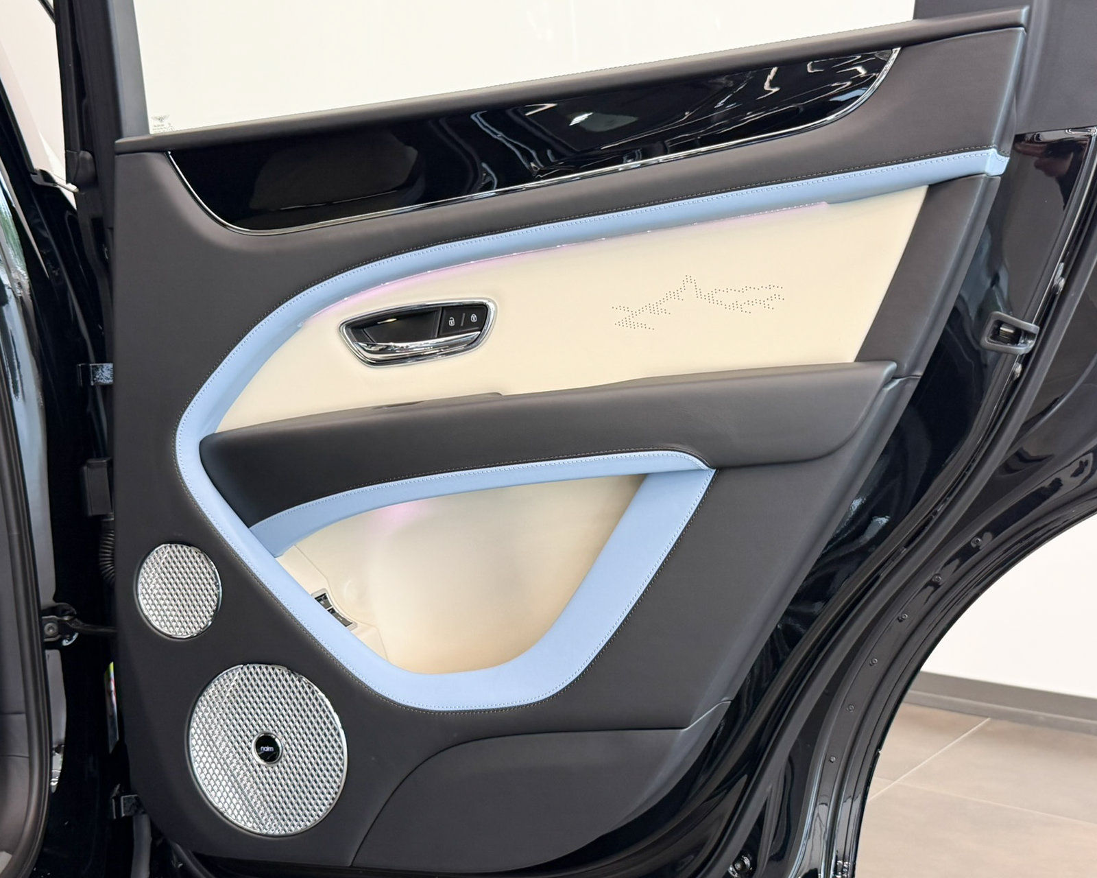 New 2027 Bentley Bentayga AWD/4WD image 42