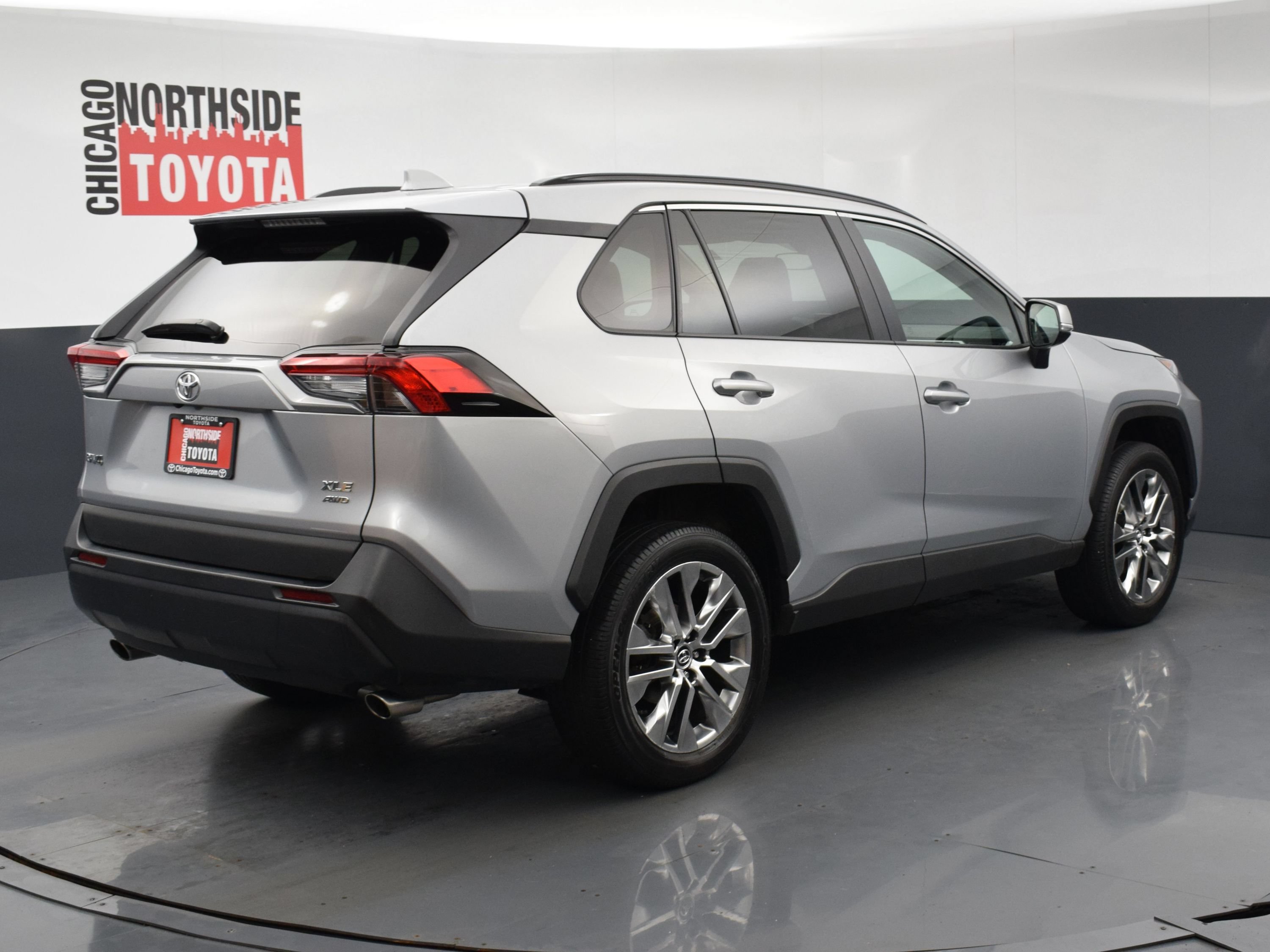 Used 2020 Toyota RAV4 XLE Premium AWD/4WD image 4