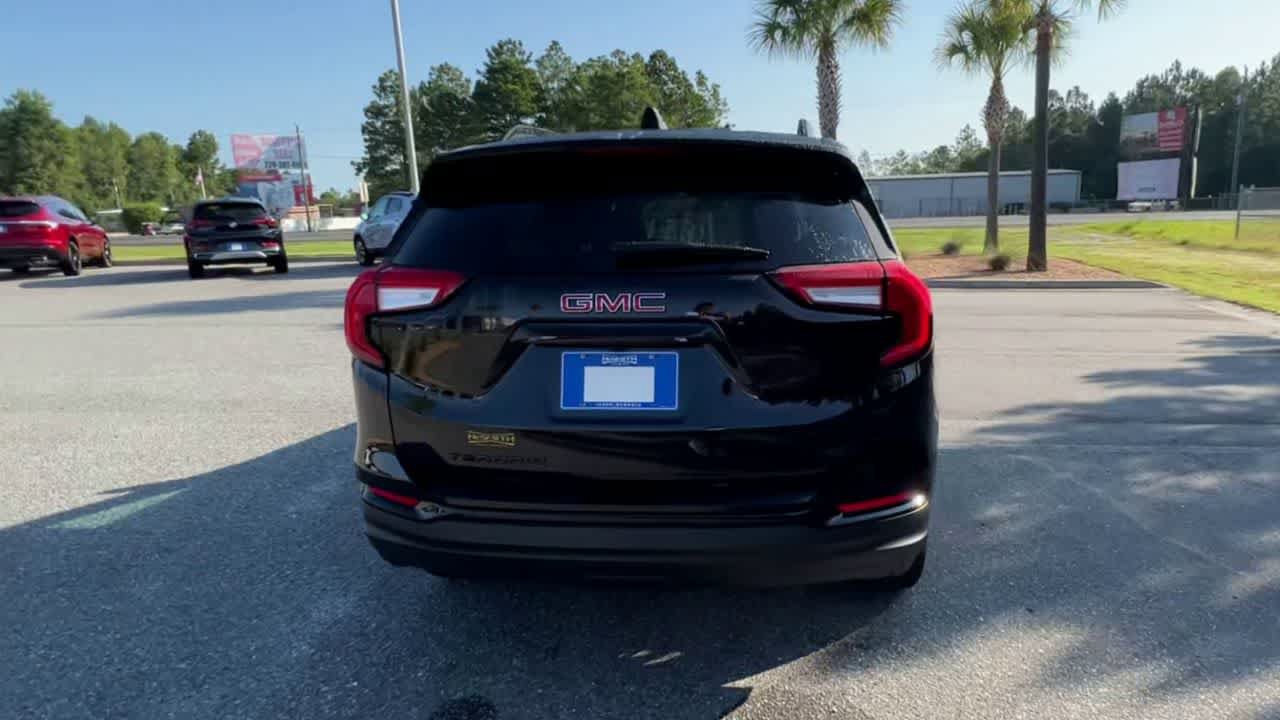 Used 2022 GMC Terrain SLE w/ Driver Convenience Package FWD image 8