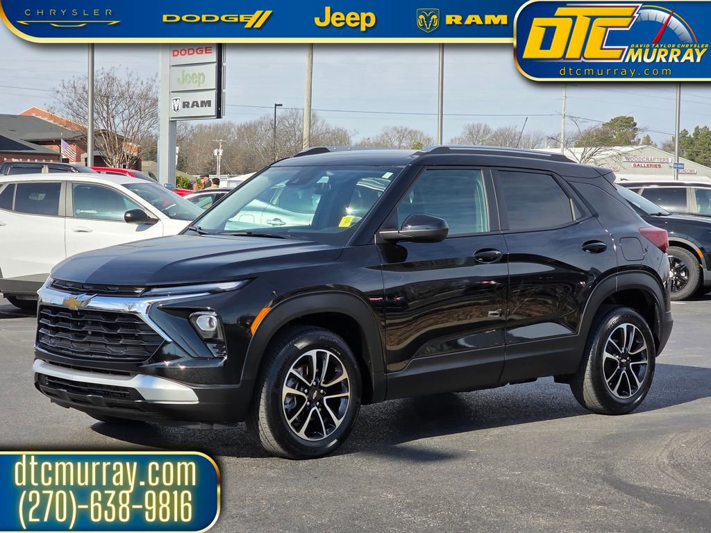 Used 2025 Chevrolet TrailBlazer LT image 2