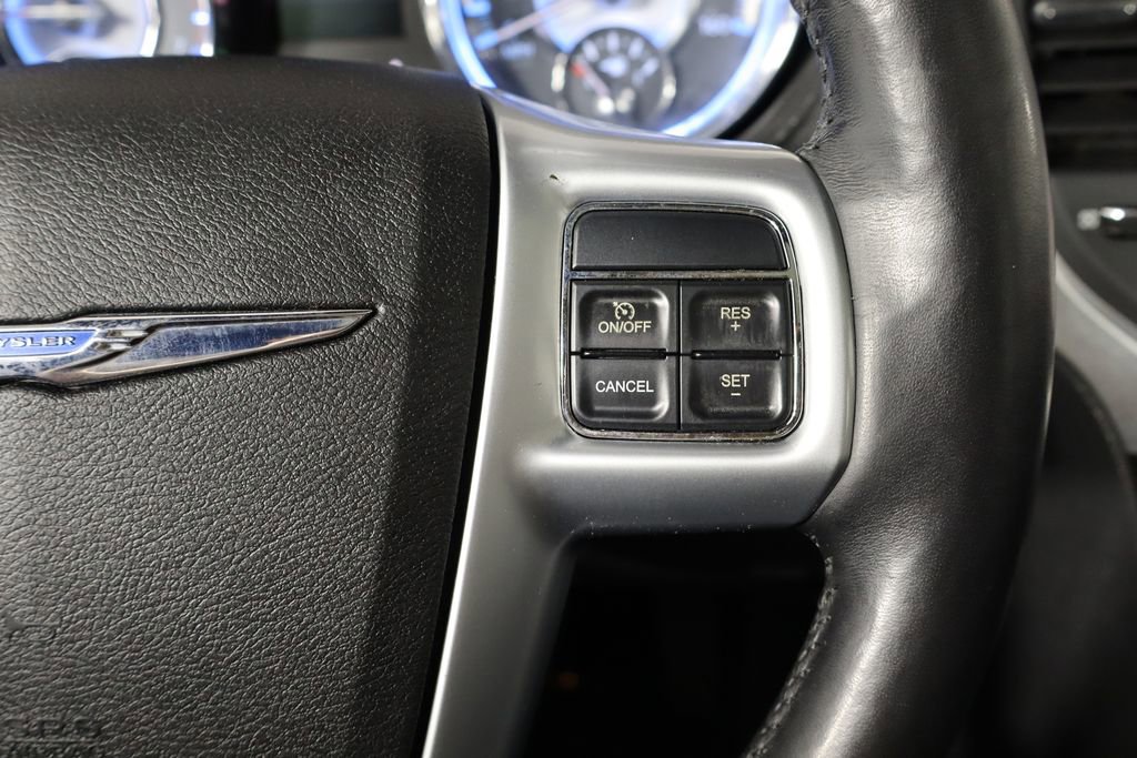 Used 2011 Chrysler 300 C RWD image 10