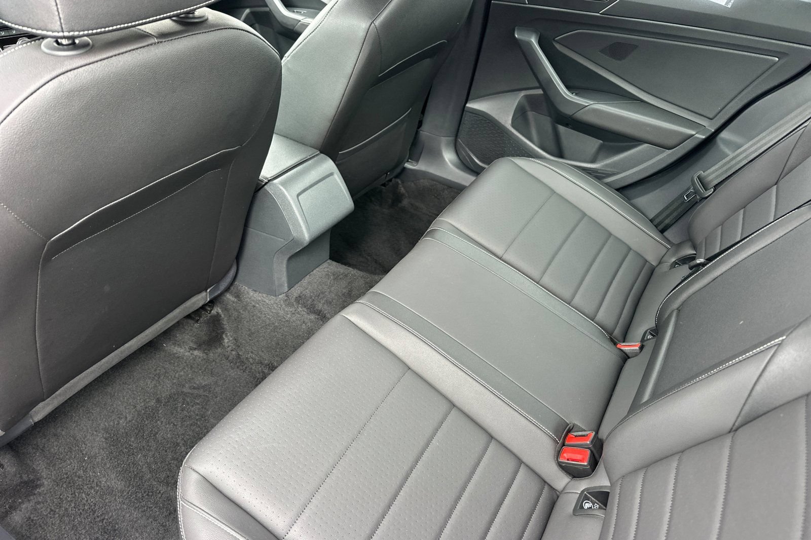 Used 2024 Volkswagen Jetta SE FWD image 13