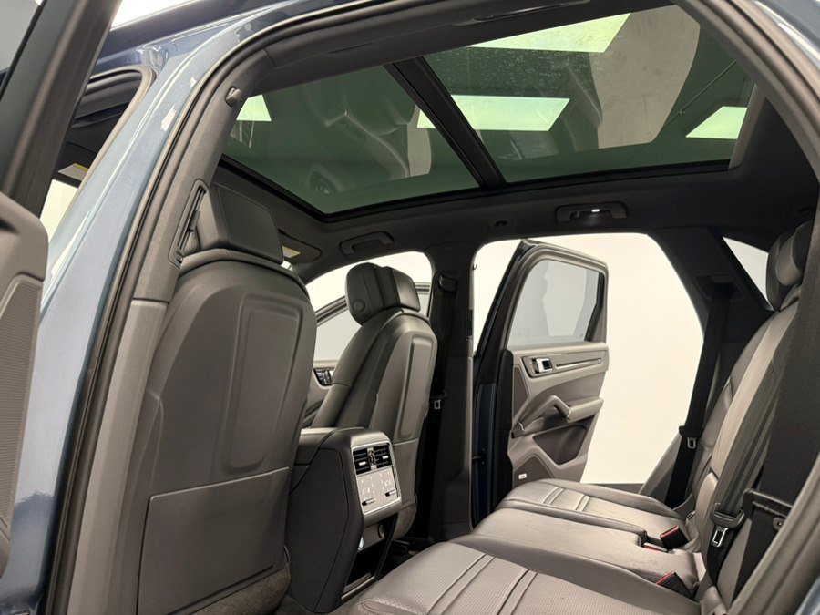 Used 2019 Porsche Cayenne S w/ Premium Plus Package AWD/4WD image 44