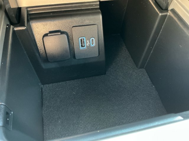 Used 2022 Ford Explorer XLT w/ Equipment Group 202A AWD/4WD image 24