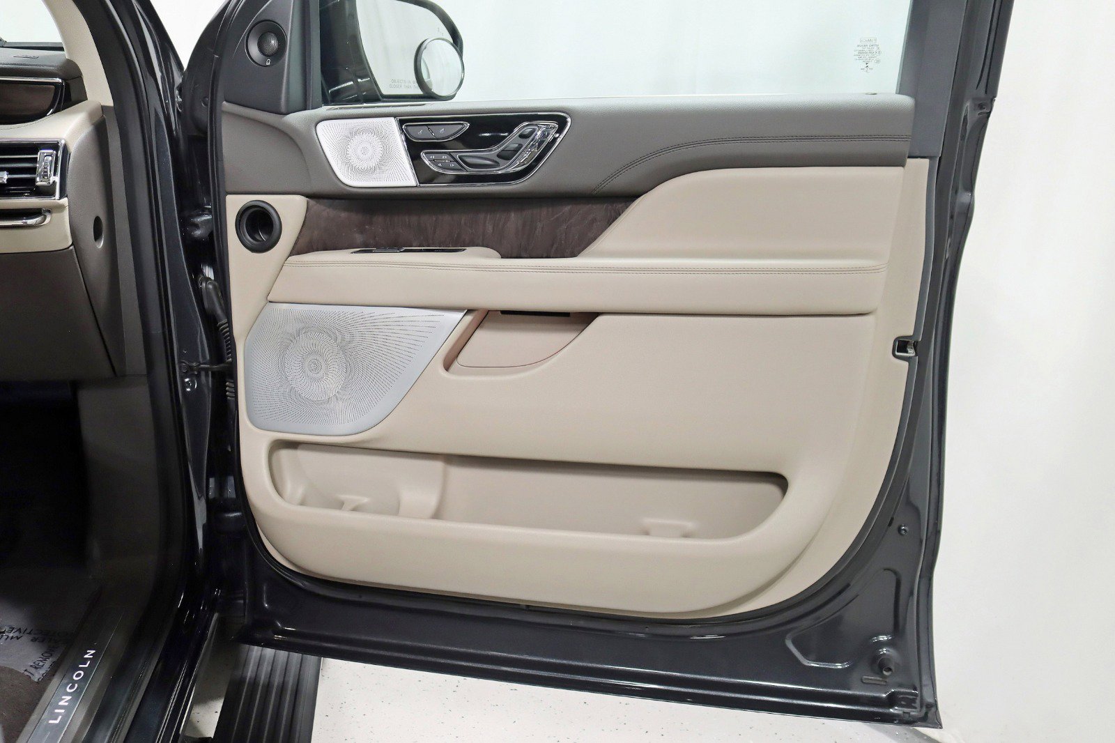 Used 2022 Lincoln Navigator L Reserve image 40