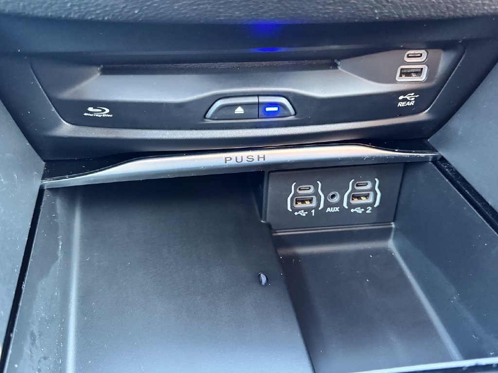 Used 2024 Chrysler Pacifica Pinnacle FWD image 26