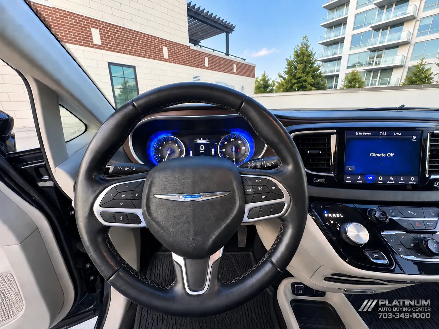 Used 2018 Chrysler Pacifica Touring-L FWD image 11