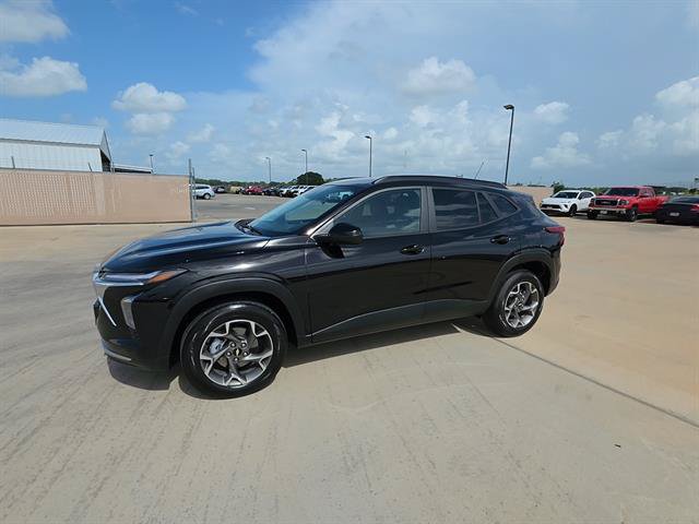 Used 2026 Chevrolet Trax LT FWD image 3