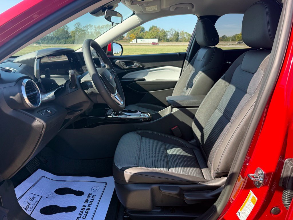 New 2026 Chevrolet Trax LT w/ Driver Confidence Package FWD image 28