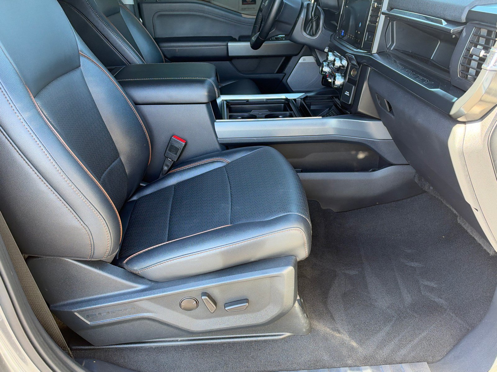 Used 2025 Ford F250 Lariat w/ FX4 Off-Road Package AWD/4WD image 13