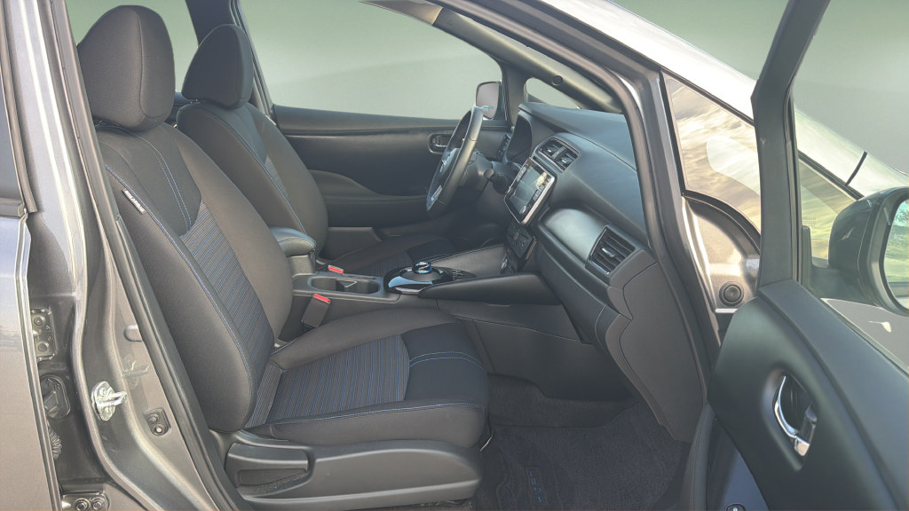 Certified 2025 Nissan Leaf SV Plus FWD image 16