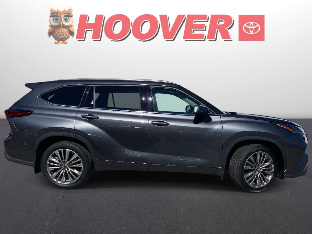 Used 2020 Toyota Highlander Platinum AWD/4WD image 2
