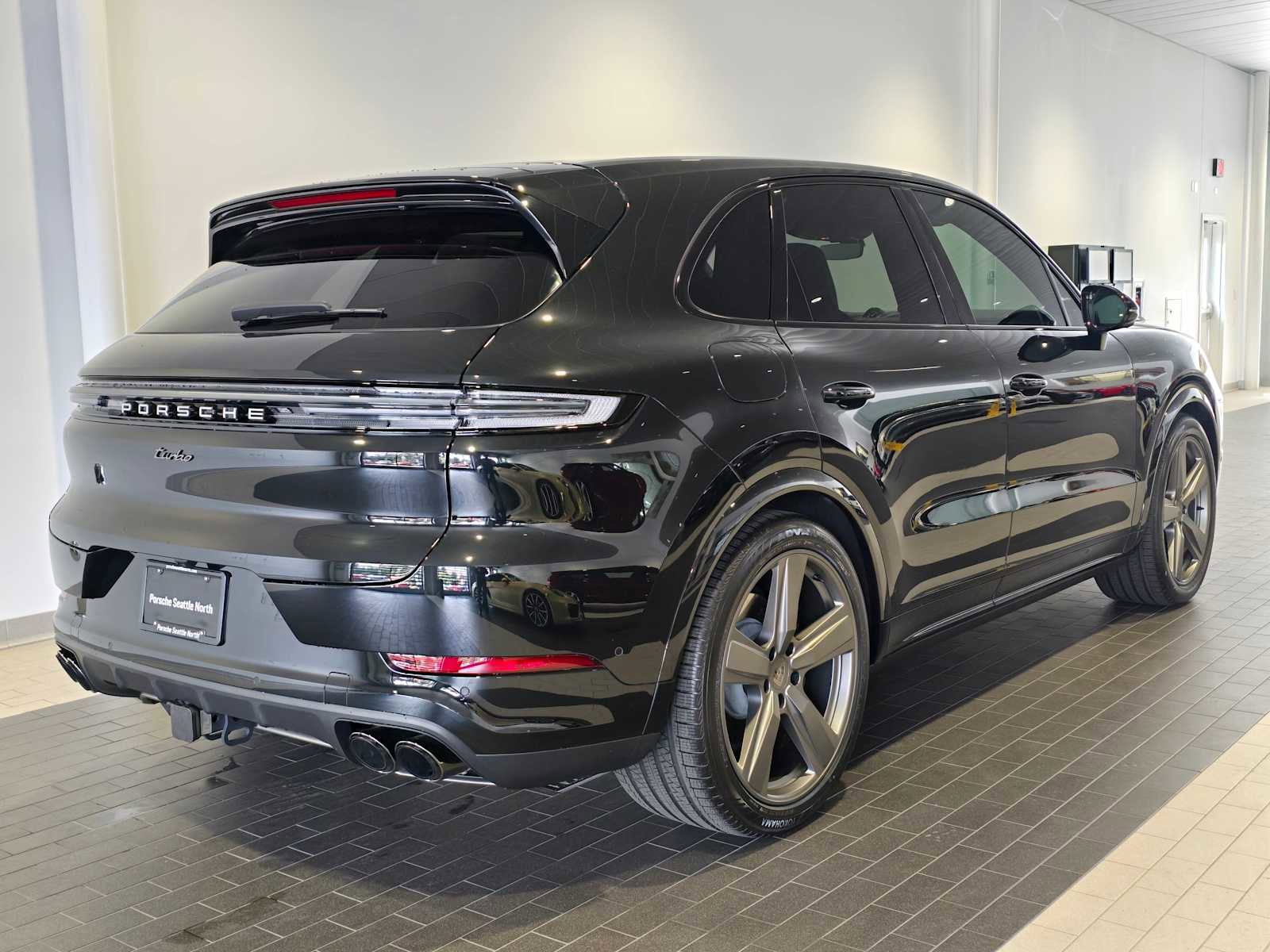 Used 2025 Porsche Cayenne Turbo image 7