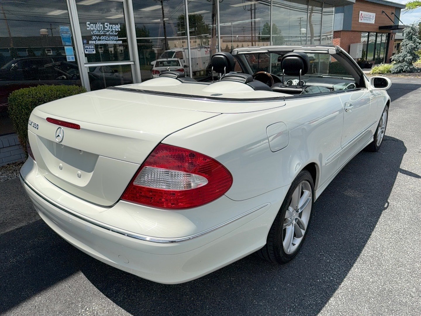 Used 2008 Mercedes-Benz CLK 350 Cabriolet image 3