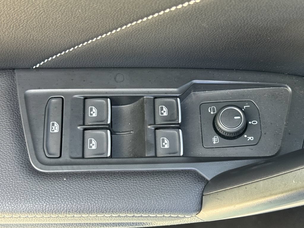 Used 2022 Volkswagen Tiguan SEL R-Line AWD/4WD image 14
