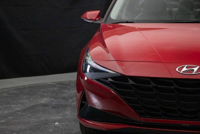 Used 2021 Hyundai Elantra Limited w/ Cargo Package image 5