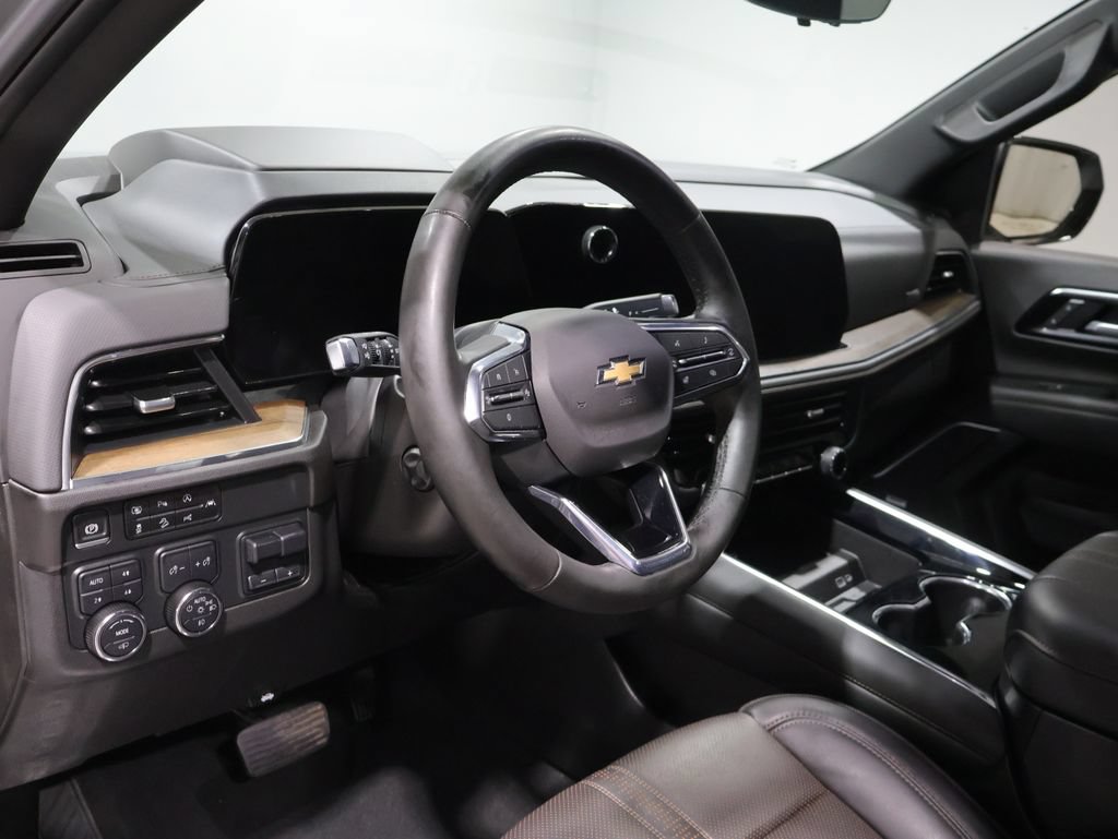 Used 2025 Chevrolet Tahoe High Country AWD/4WD image 17