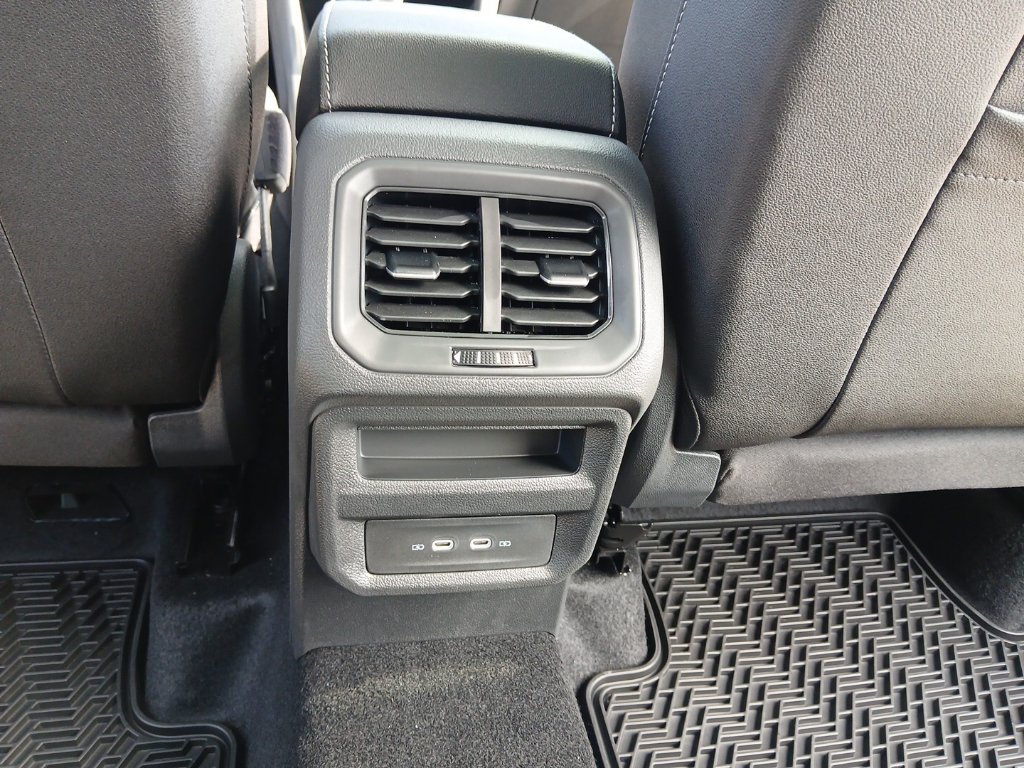 New 2027 Volkswagen Taos SE FWD image 22