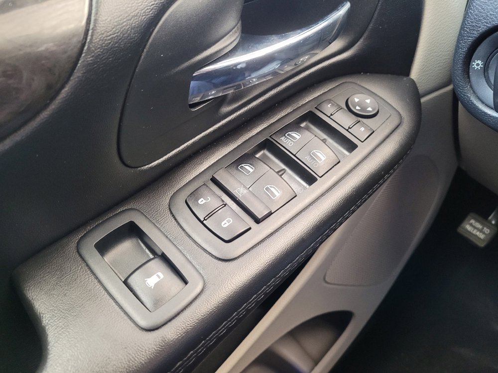 Used 2020 Dodge Grand Caravan SE image 27