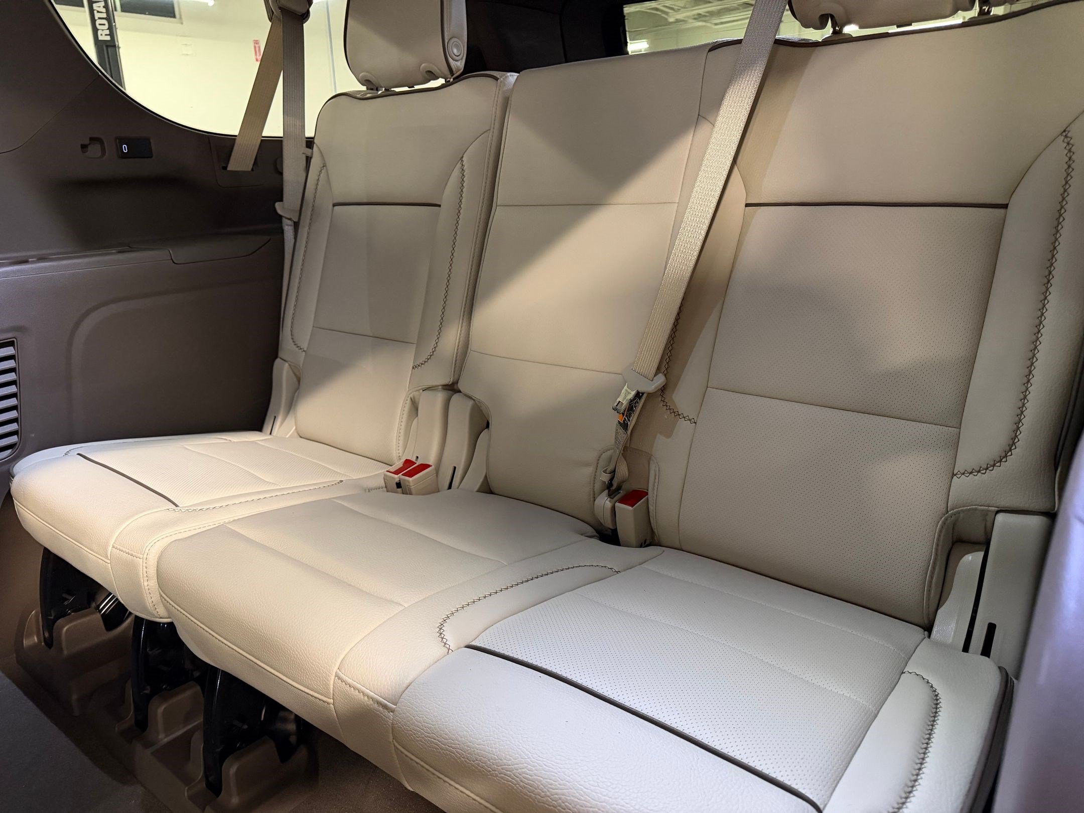 Used 2025 GMC Yukon XL Denali AWD/4WD image 40