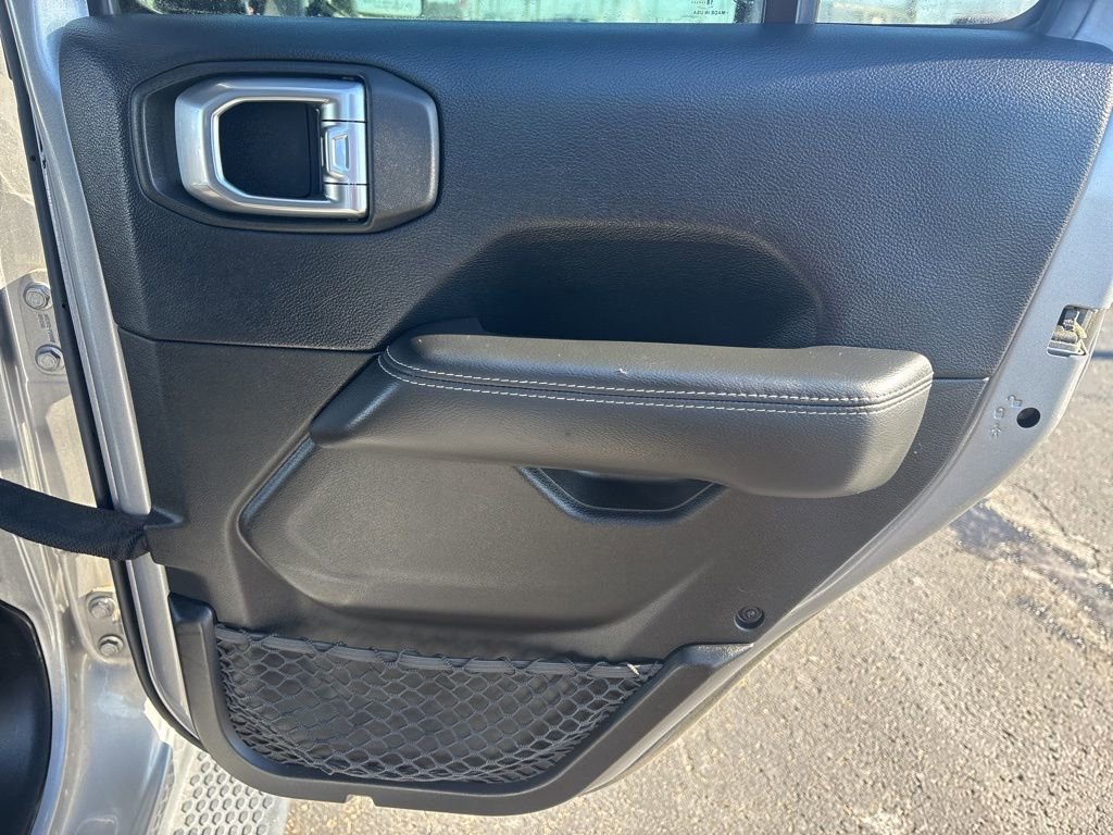 Used 2018 Jeep Wrangler Unlimited Sahara image 35