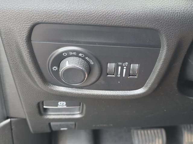 Used 2023 Jeep Grand Cherokee L Laredo AWD/4WD image 25